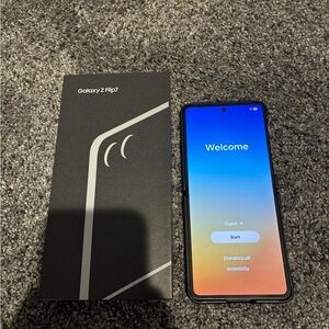 Samsung Galaxy Z Flip3 - Black unlock like new